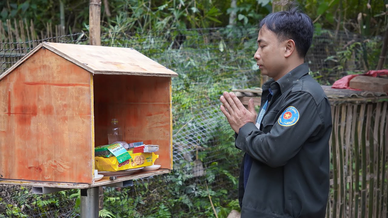 Construction of the house began, and an altar was erected to ask permission from the local deity.