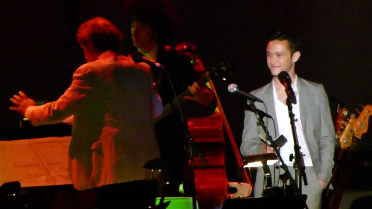 Joseph Gordon-Levitt sings @ Hollywood Bowl (2011) Part 1
