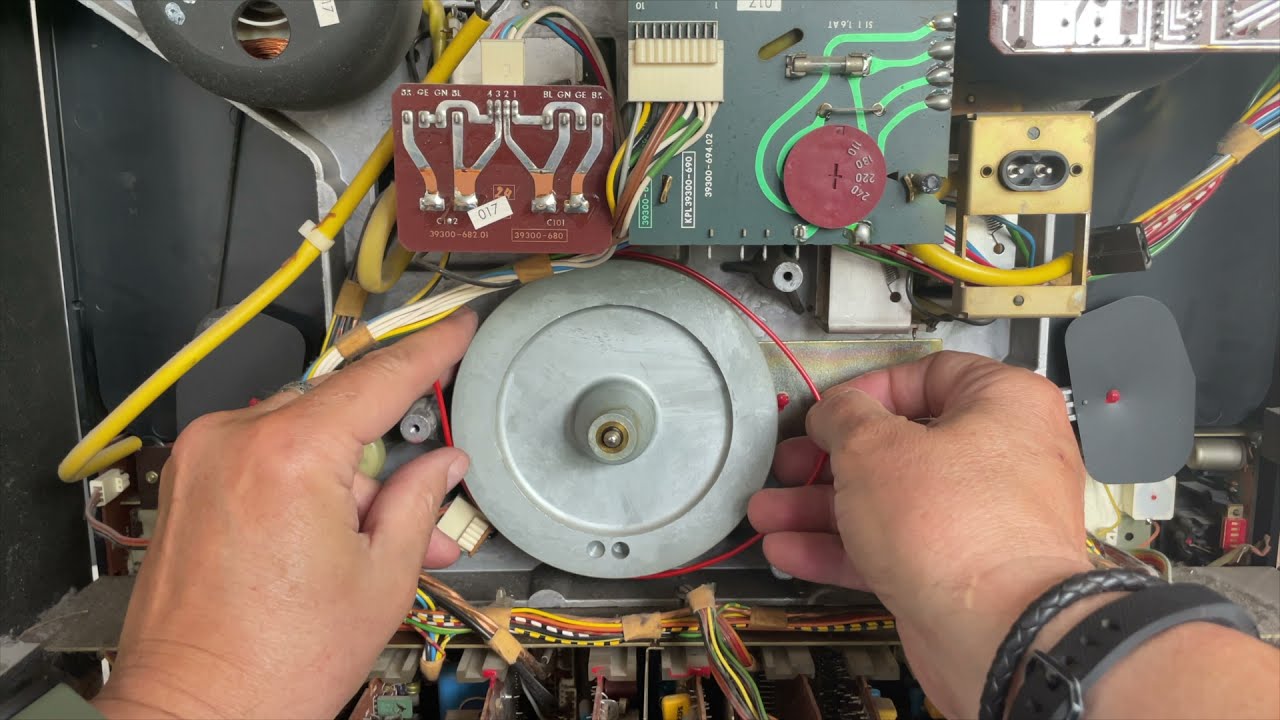 Videoanleitung Austausch eines Capstan Riemens bei der Grundig TS1000