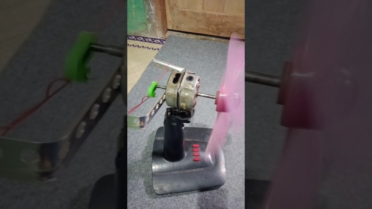 Turn an electric fan into a free-rotating fan,which can move on its own. 