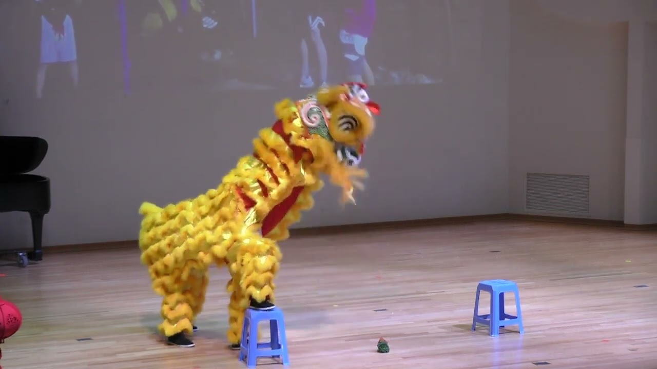 1. 舞狮 贺新春