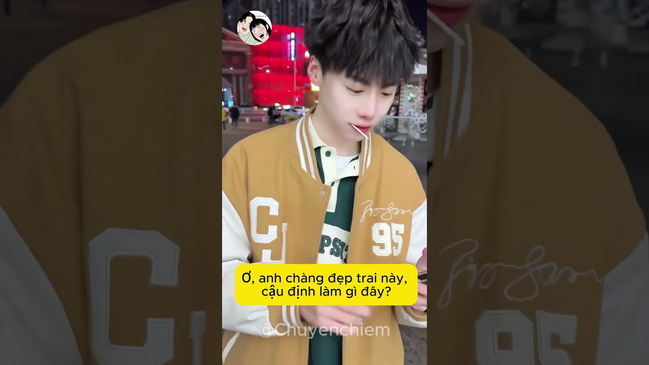 Thử thách sờ tay của trai lạ lúc đi thang cuốn 