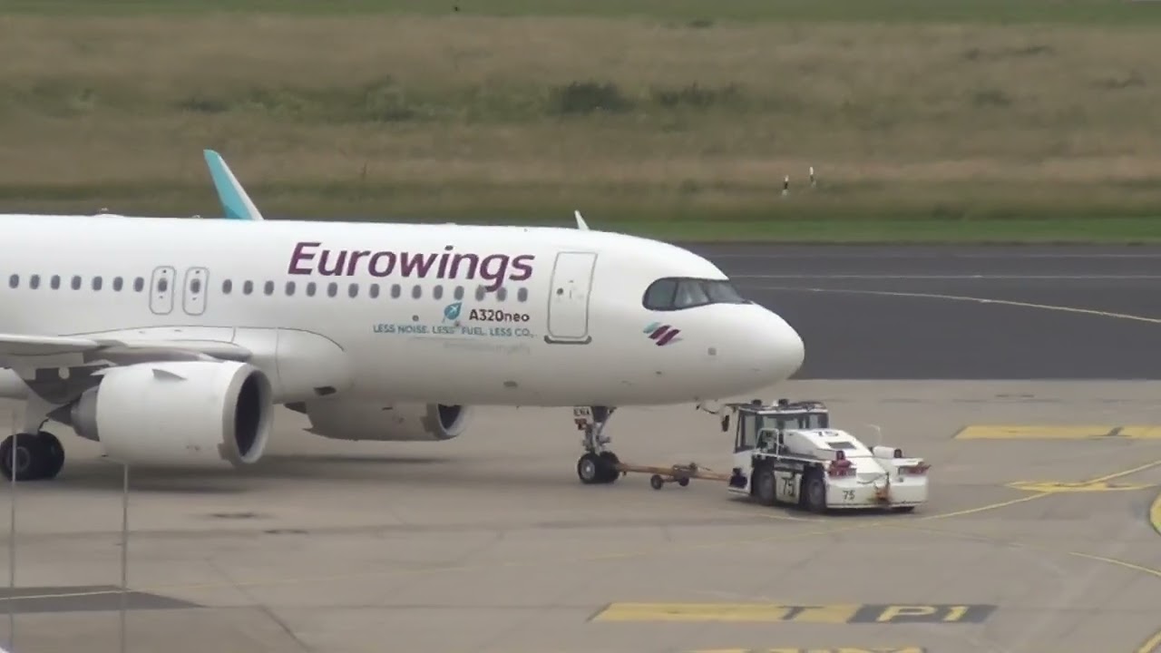 Düsseldorf Airport traffic: taxiing, departures and arrivals [DUS/EDDL]