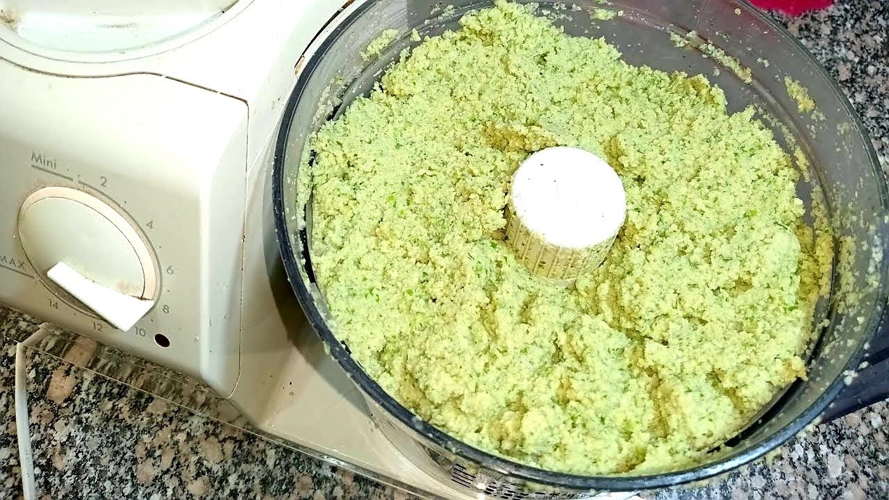 الطعمية أو الفلافل المصرية رقم واحد هشة ومنفوشة طعم رهييييب
