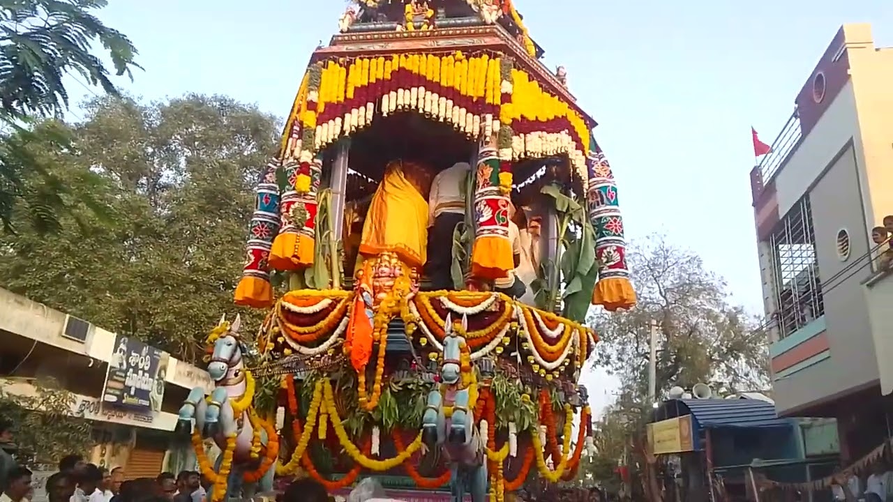 పార్వతీ పరమేశ్వర  తేరు  కాశీవిశ్వనాధస్వామి దేవస్థానము శివానగర్, ధర్మవరం .