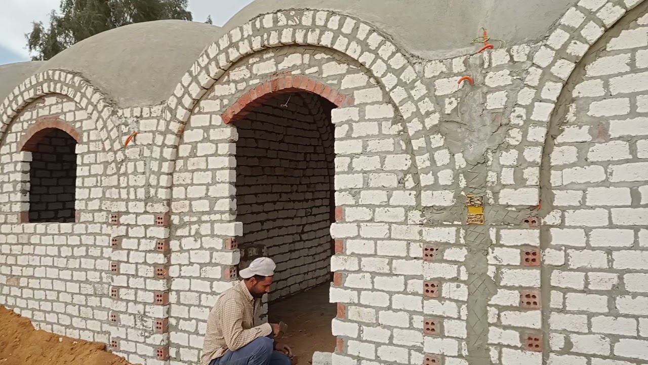 القباب تحتطن الخيول
