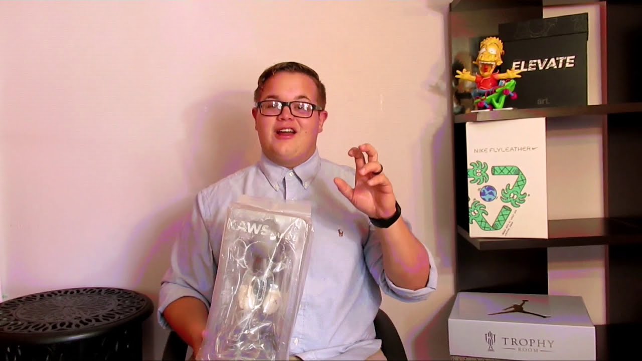 FAWS BIG LIES (FAKE KAWS Small Lie) VYNIL SCULPTURE UNBOXING
