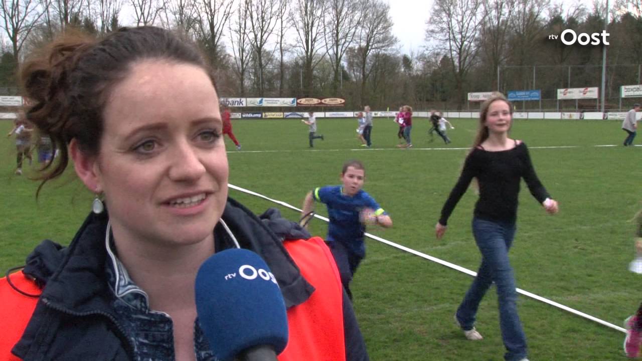 Ponyrijden en tatoeages laten zetten op sportpark Overdinkel; geld ophalen voor de ziekte Huntington