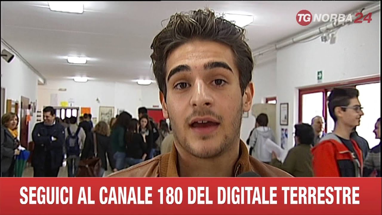 LECCE IL PRESIDE SEGIO PAGLIARA VA IN PENSIONE GLI STUDENTI SCIOPERANO
