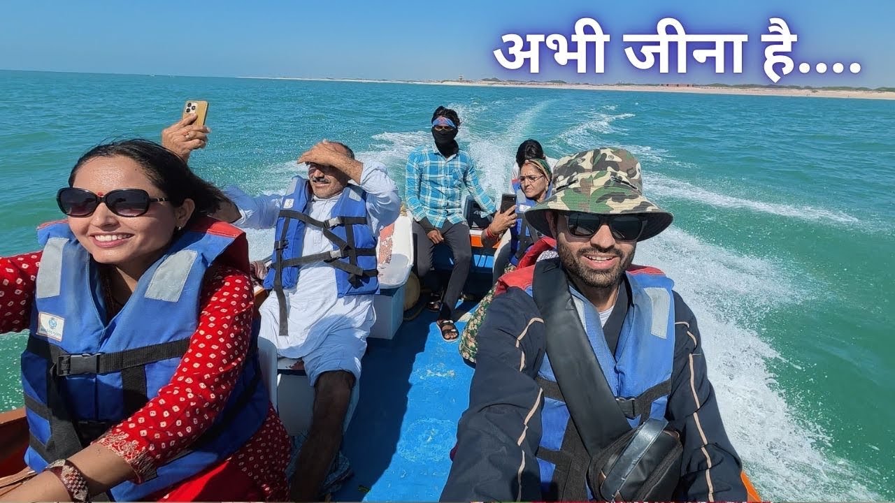 जिंदगी फंसी लहरों के बीच में.....
