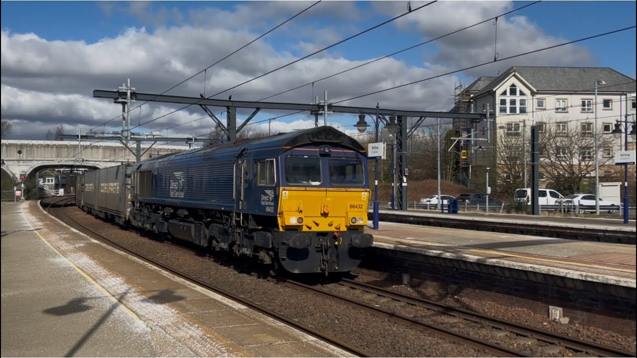 DRS 66432 passes Stirling with 4D01 Blackford - Coatbridge #train #trainspotting #railway #class66