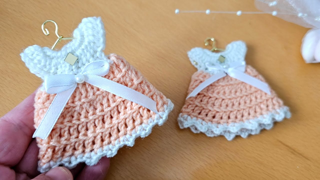 كروشيه فستان توزيعات روعة يصلح مشروع مربح لربات البيوت مع فن الكروشي   Crochet Small dress gifts /