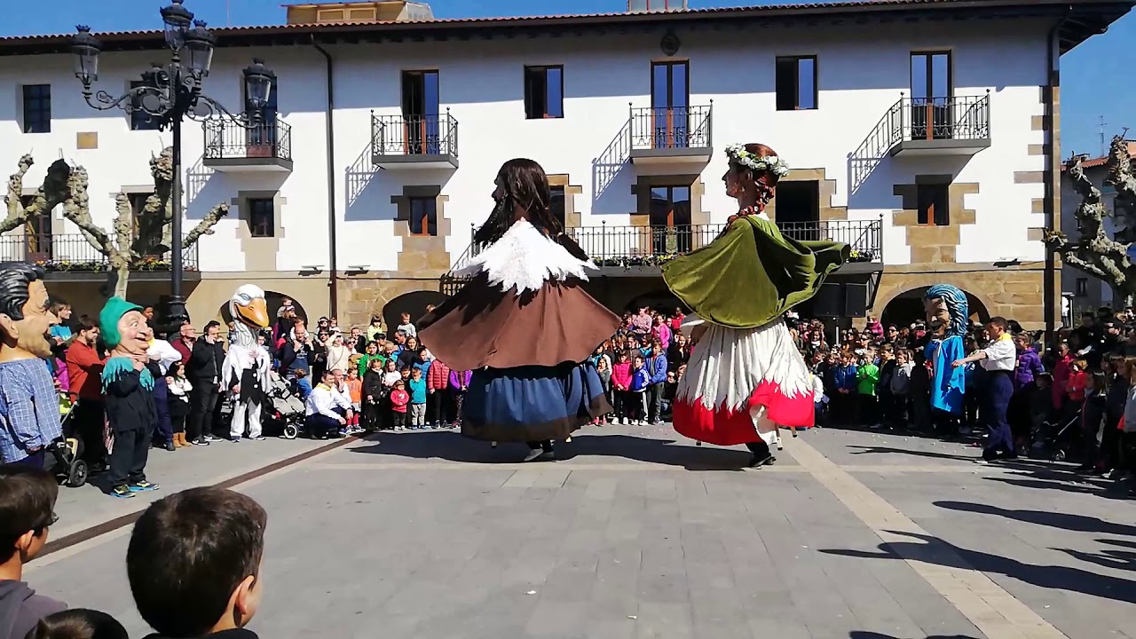 Presentación Gigantes de Lazkao-ko Erraldoiak berria