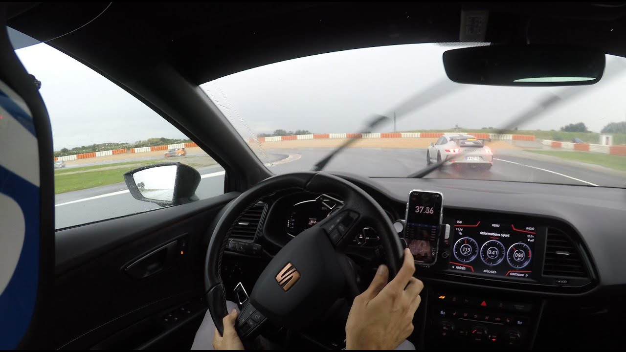 Circuit de Ledenon - Seat Leon Cupra Performance en semi slick hard sous un déluge !