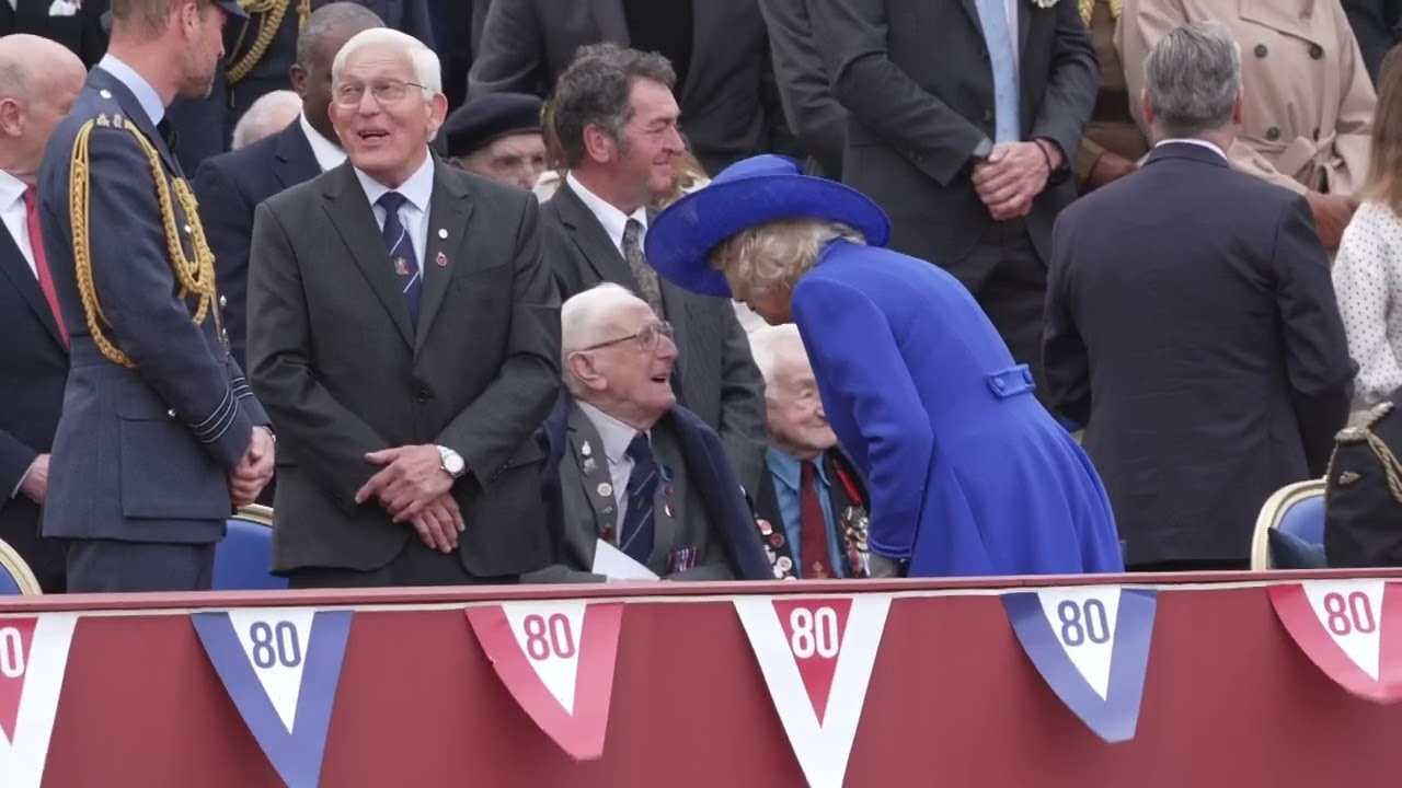 King Charles, The Queen, Kate & William arrive for VE Day celebrations | VE Day