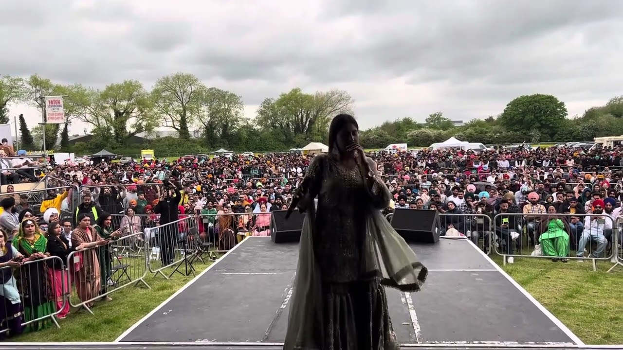 Baani Sandhu performed for the first time in England #livebaanisandhu #england #live