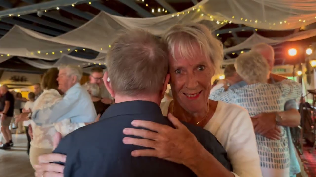 Goa Låltar Med Lövgrens på Stallet Vassmolösa 31 augusti