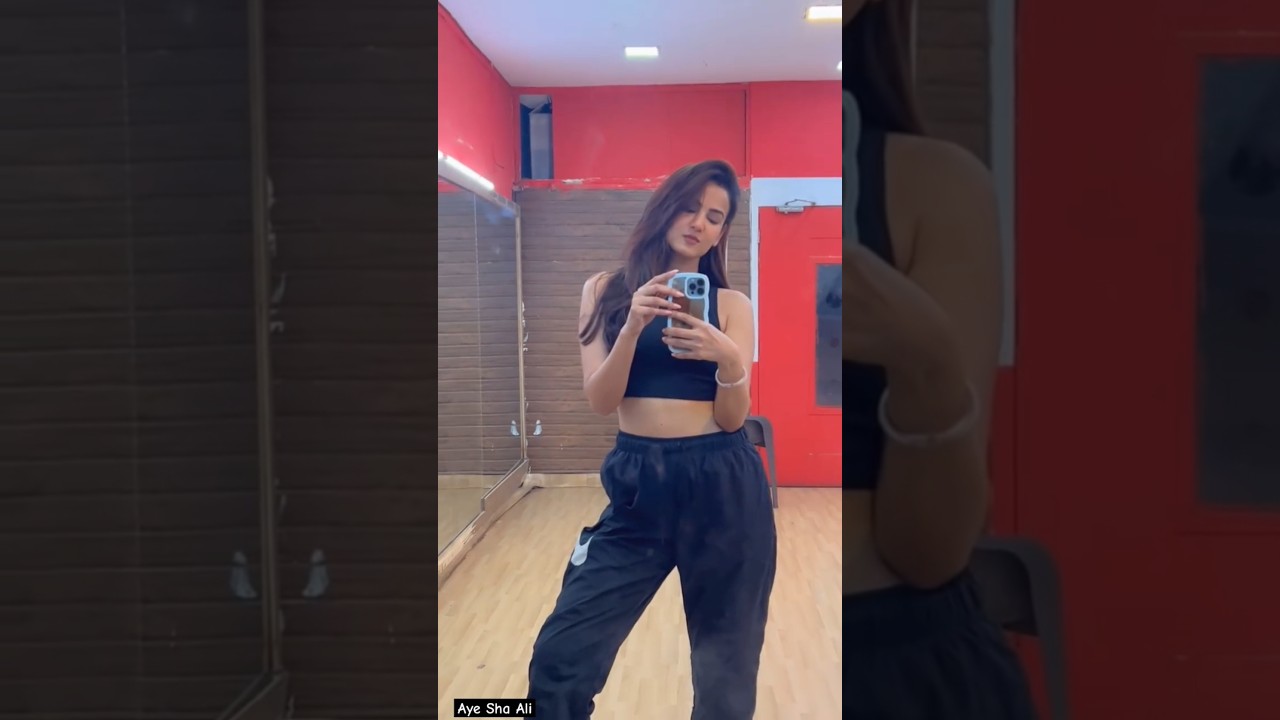 Sonal Chauhan's Fitness Time 🤍🫰🏻✨ #sonalchauhan #shorts #trending #youtubeshorts