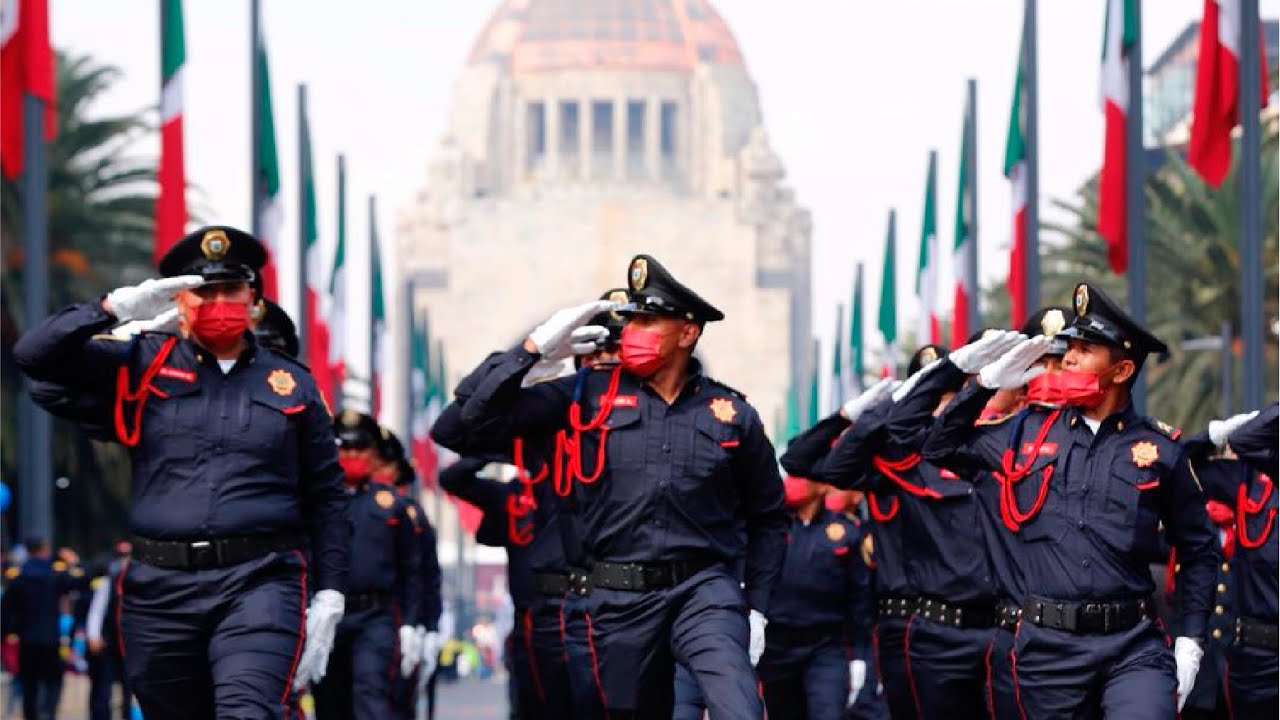 Reconocimiento a la Policía y Desfile de la Policía de Proximidad y Bomberos