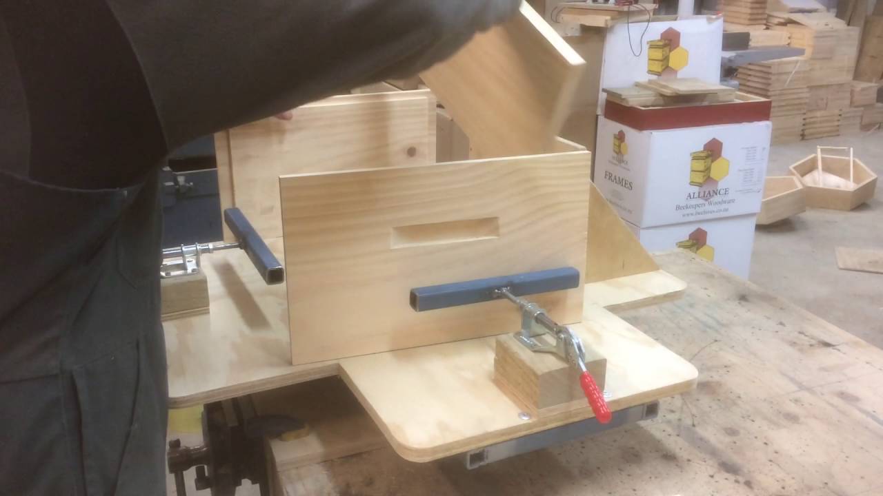 Beehive box setting jig