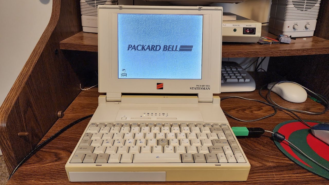Nostalgia Mall Christmas 2022: Packard Bell Statesman Laptop