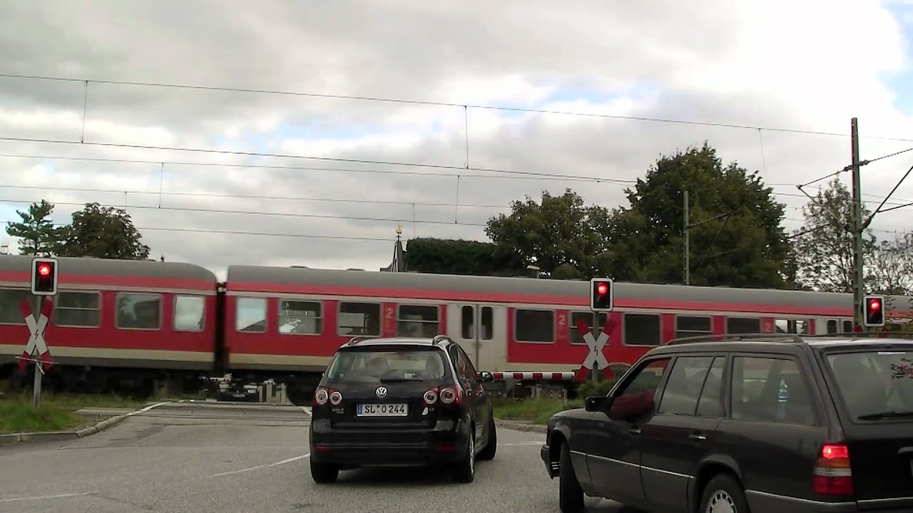 Bahnübergang Hauptstraße in Wrist