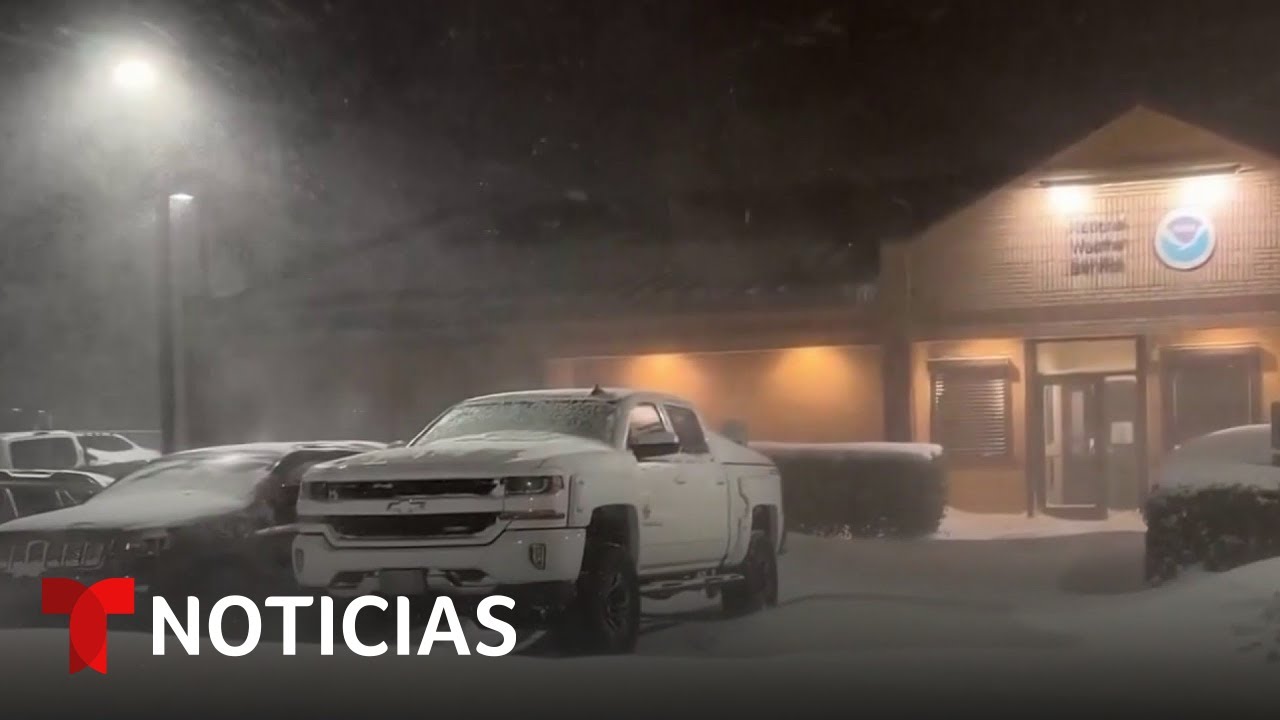 Ascienden a 123 los fallecidos a causa de la tormenta invernal en 14 estados | Noticias Telemundo