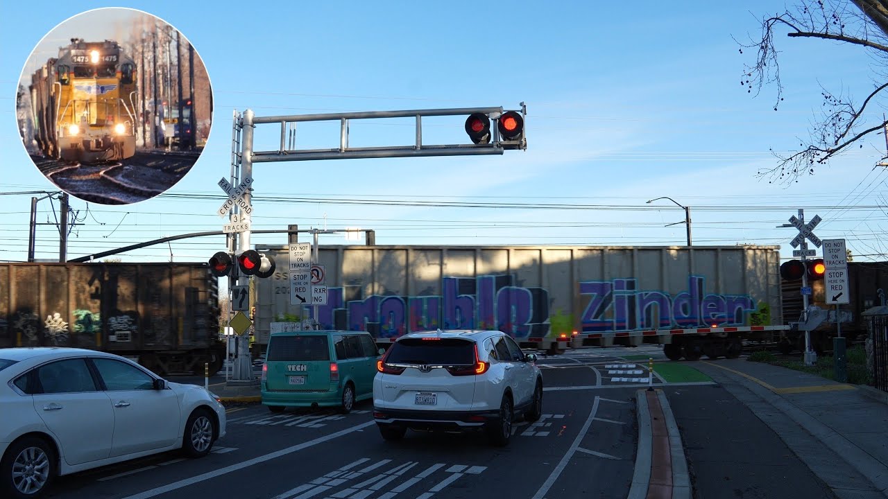 UP 1475 Horn Gets Stuck On Florin Flyer, SacRT LR | Routier Rd. Railroad Crossing, Rancho Cordova CA