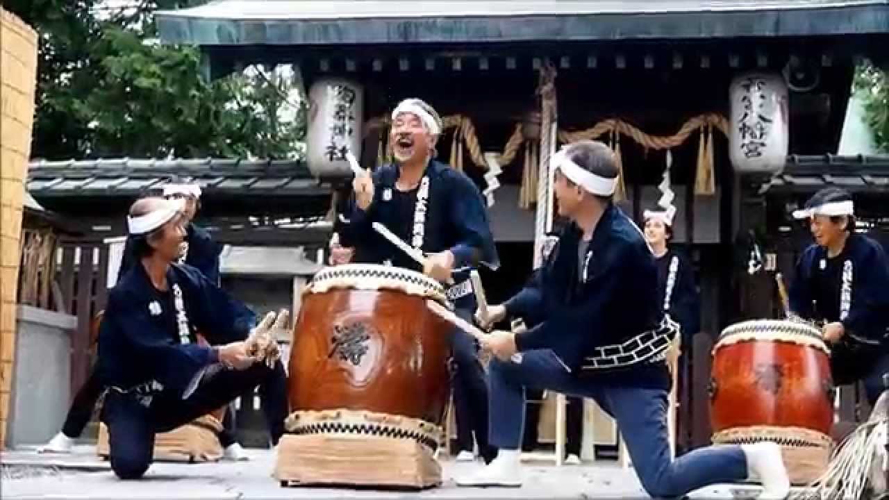 若宮八幡宮　太鼓奉納　ぶち合わせ太鼓