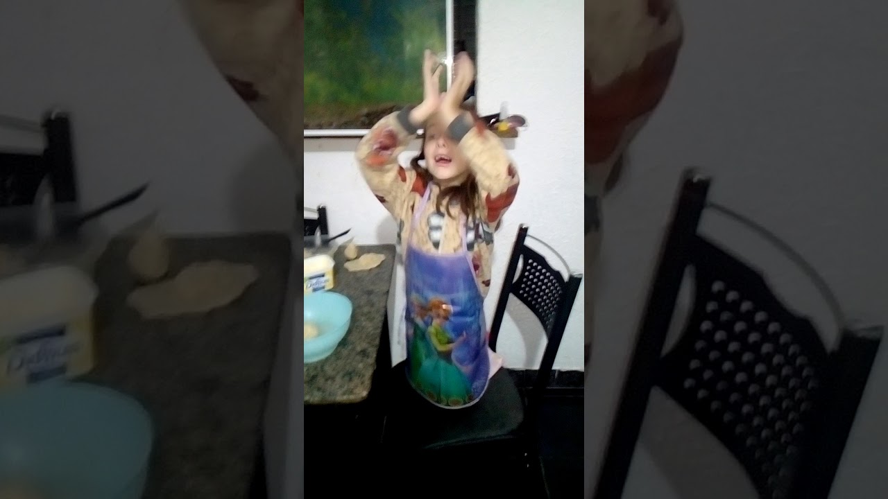 J&uacute;nior e t&ecirc;te provando as coxinhas depois de pronto uma del&iacute;cia