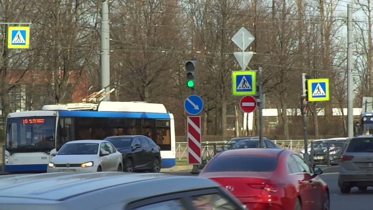 Троллейбус с УАХ 
