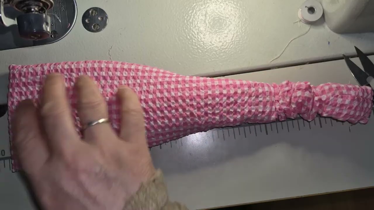 Artan kumaşla ne yapılır diyorsanız cevabı burada 👀 Kolay, hızlı ve aşırı tatlı bir bandana diktim 🎀