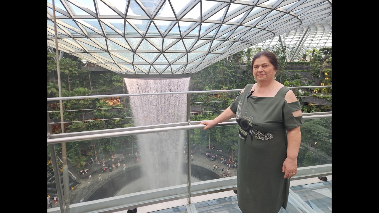 Водопад внутри аэропорта? Jewel Changi удивляет!