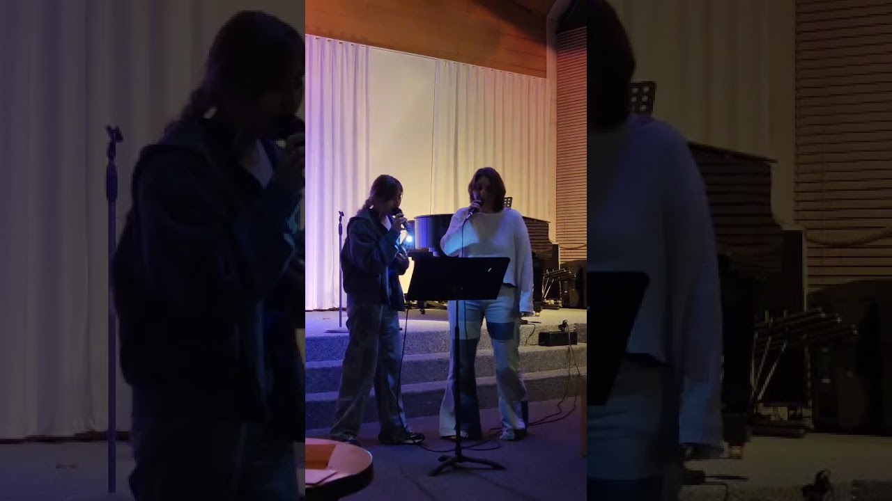 Nadia und Annika singen 
