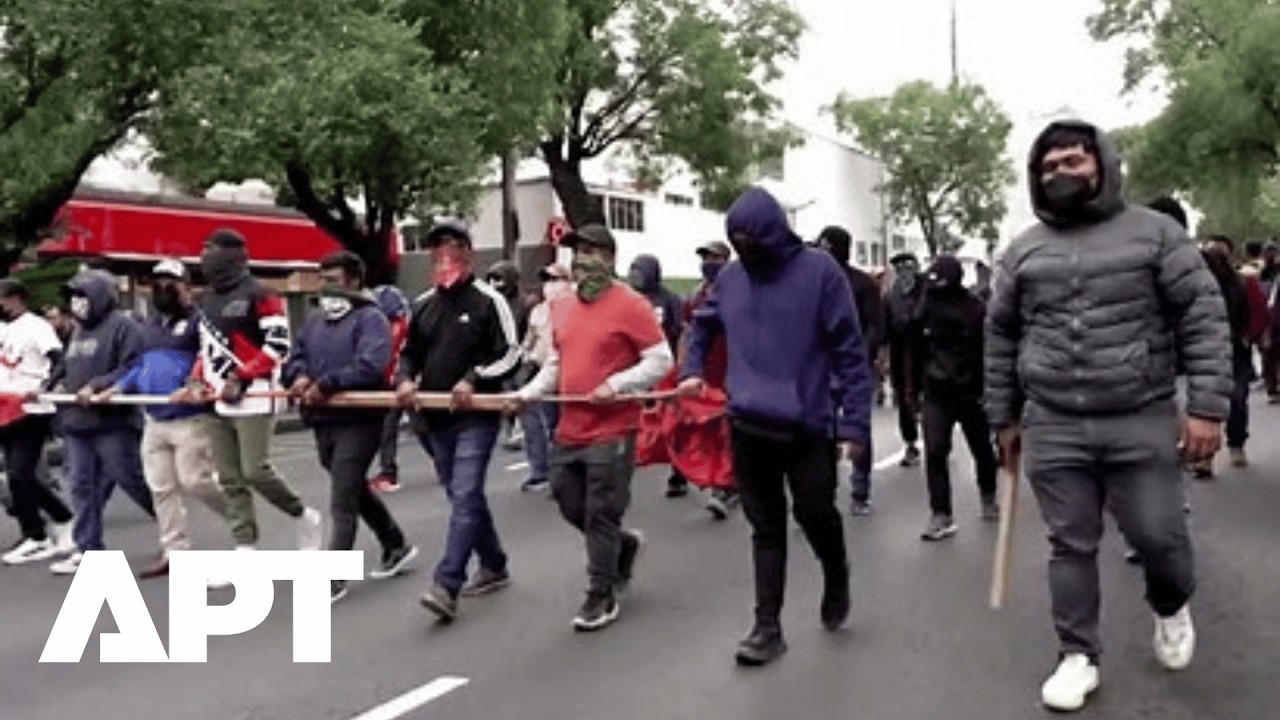Полиция Мексики заблокировала марш учителей к стадиону Чемпионата мира на фоне эскалации протесто...