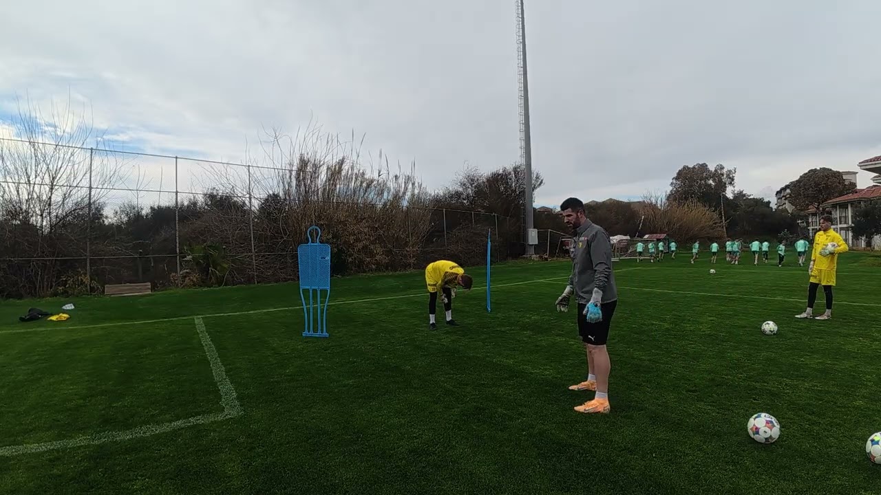 goalkeeper training - working with the rebound and zone