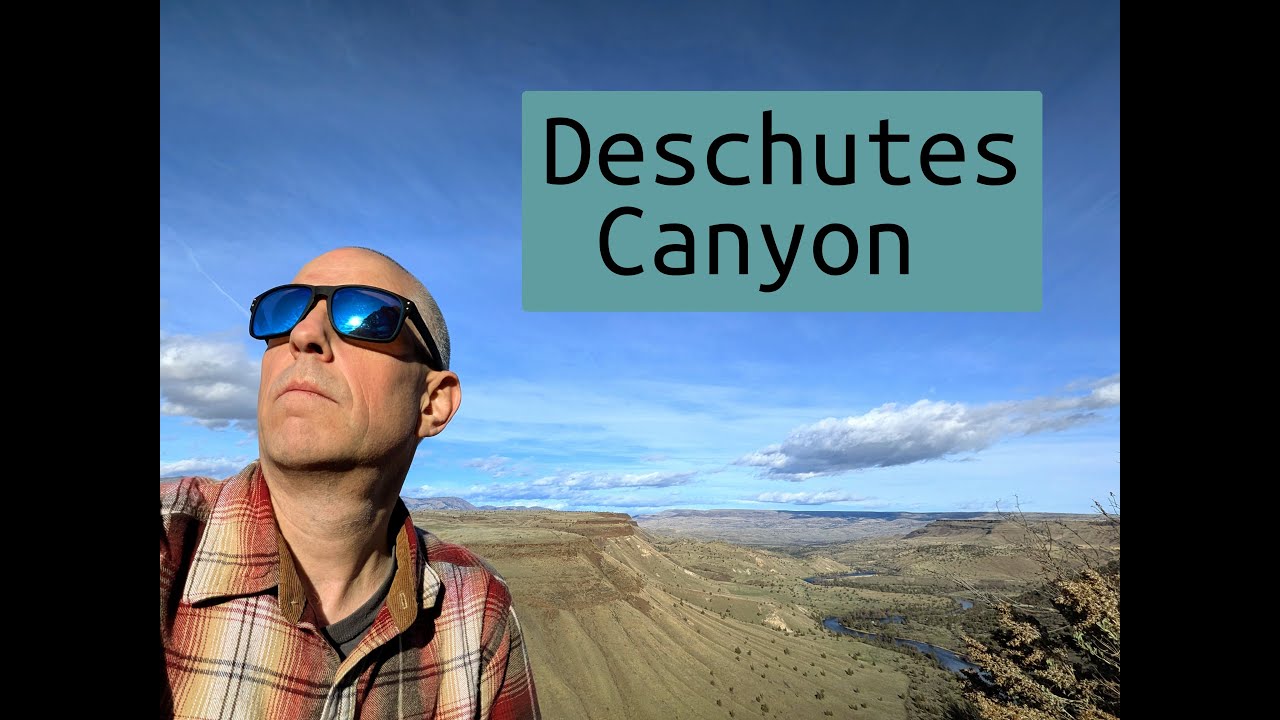 Hiking Deschutes River Canyon near Warm Springs in Central Oregon