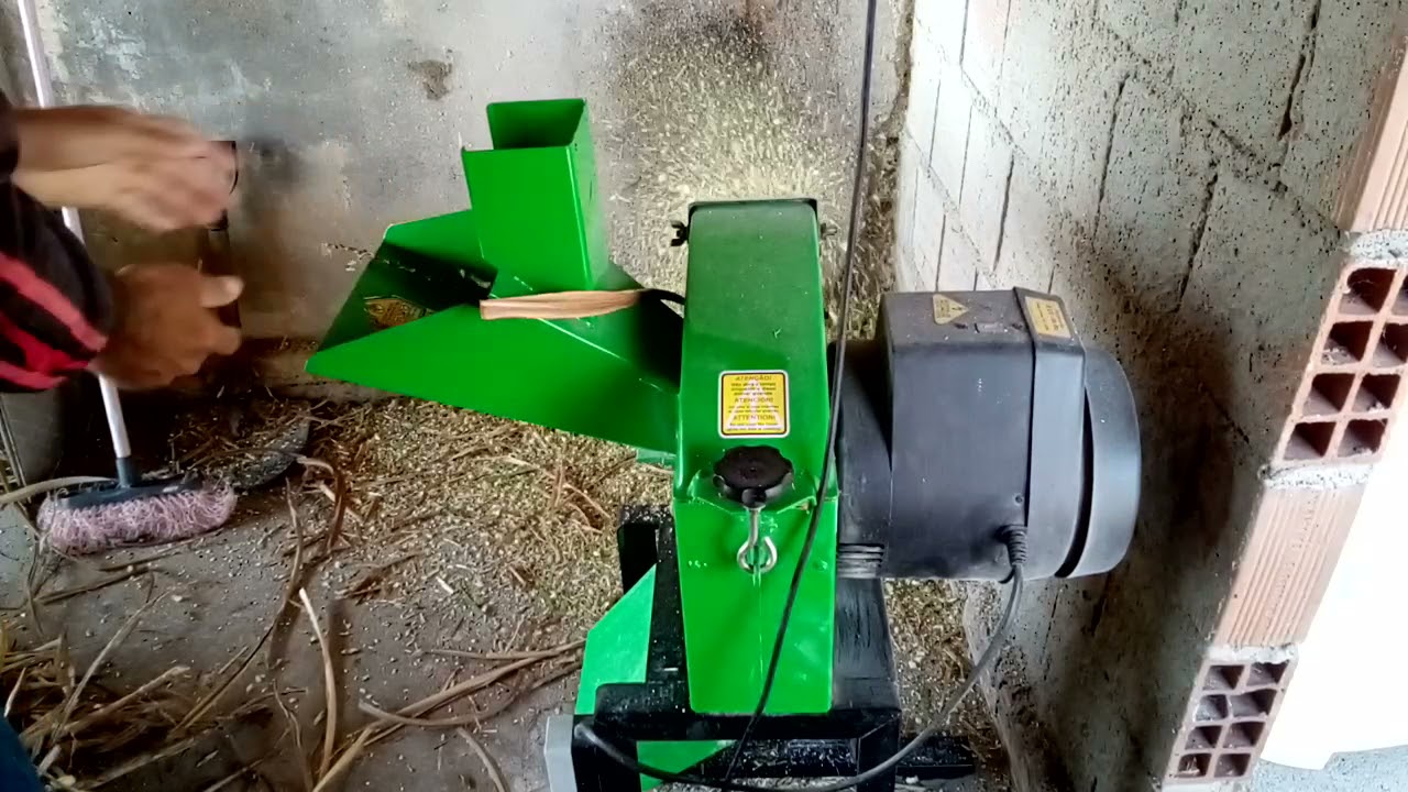 TRITURANDO CAPIM . TRF 400 SUPER