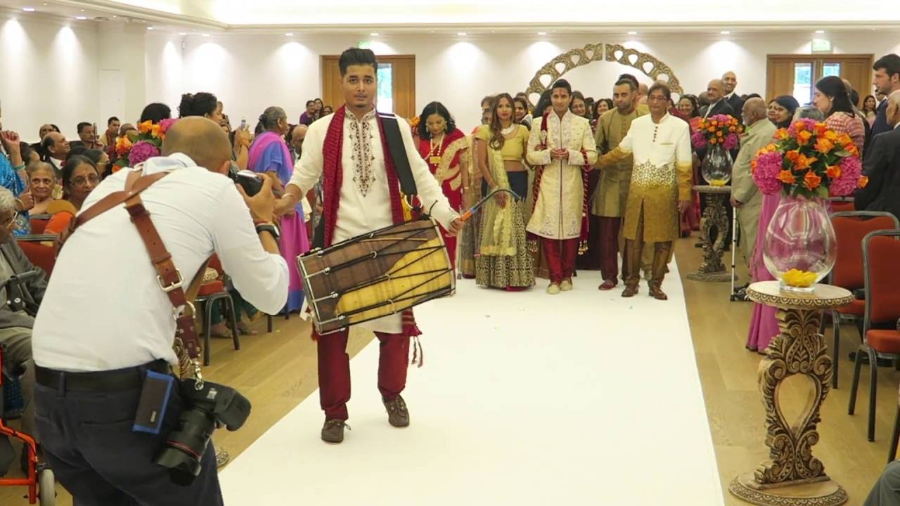 The DHOL Company: Grooms wedding entrance / Baraat