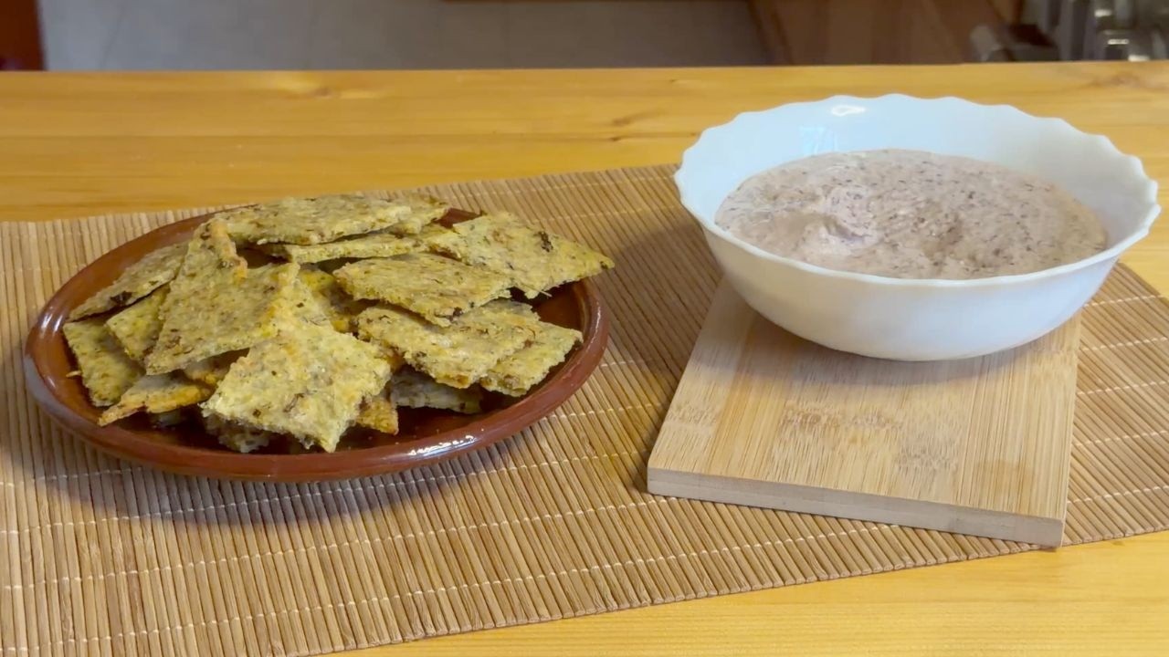 Lemon, Thyme, Parmesan and Sundried Tomato Crackers