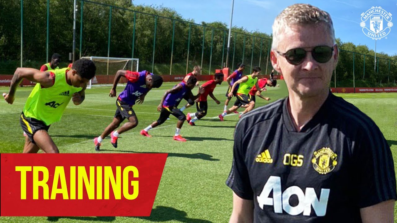 Training | Ole shows he’s still got it as United return to contact training 😎 | Manchester United