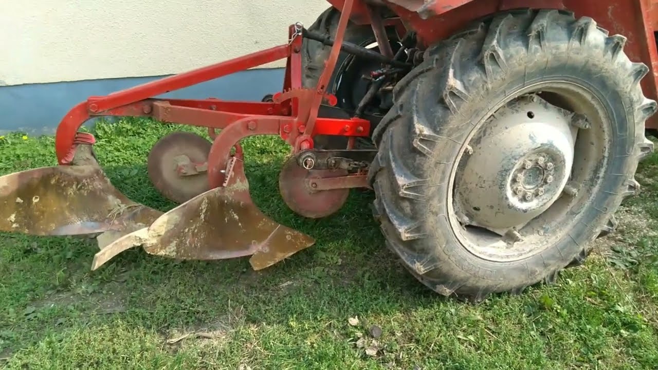Postavljanje plugova na traktor - imt 542