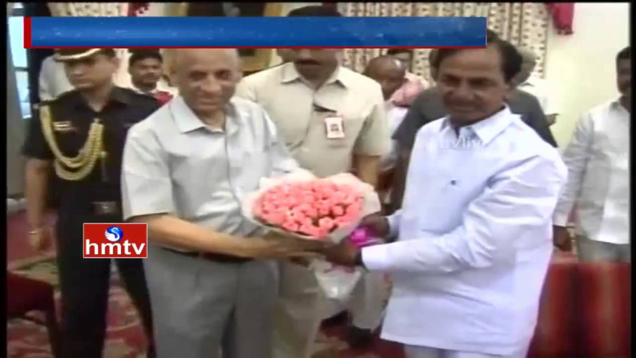 CM KCR invites Governor Narasimhan for Ayutha Chandi Yagam | HMTV