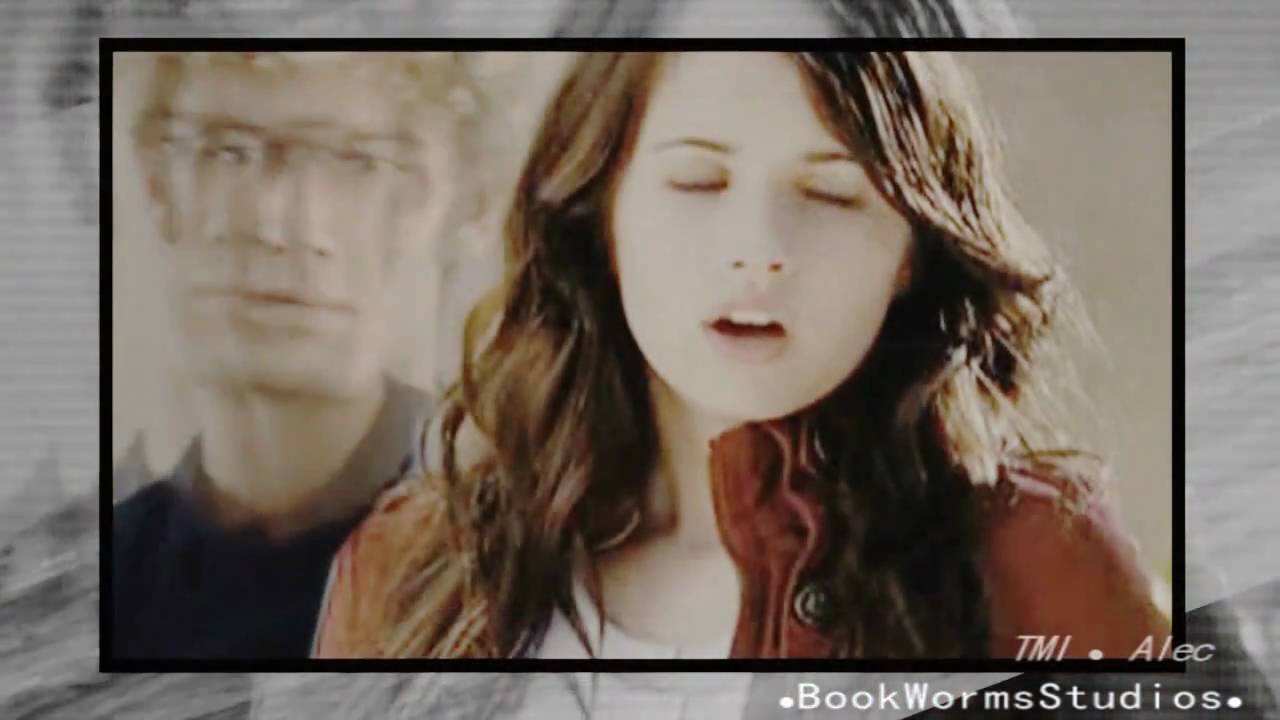Everybody loves me... {The Mortal Instruments} | BookWormsStudios