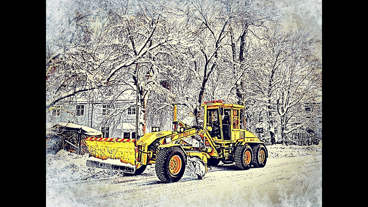 Tiehöylät lumitöissä.. Snow removal with graders and snowblowing in Riihimäki town, Finland - 2/2021