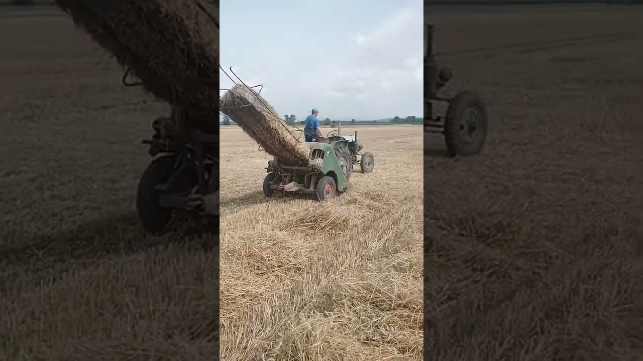 Traktor Skoda Historický lis na seno, slámu,Historical baler for hay, Tractor