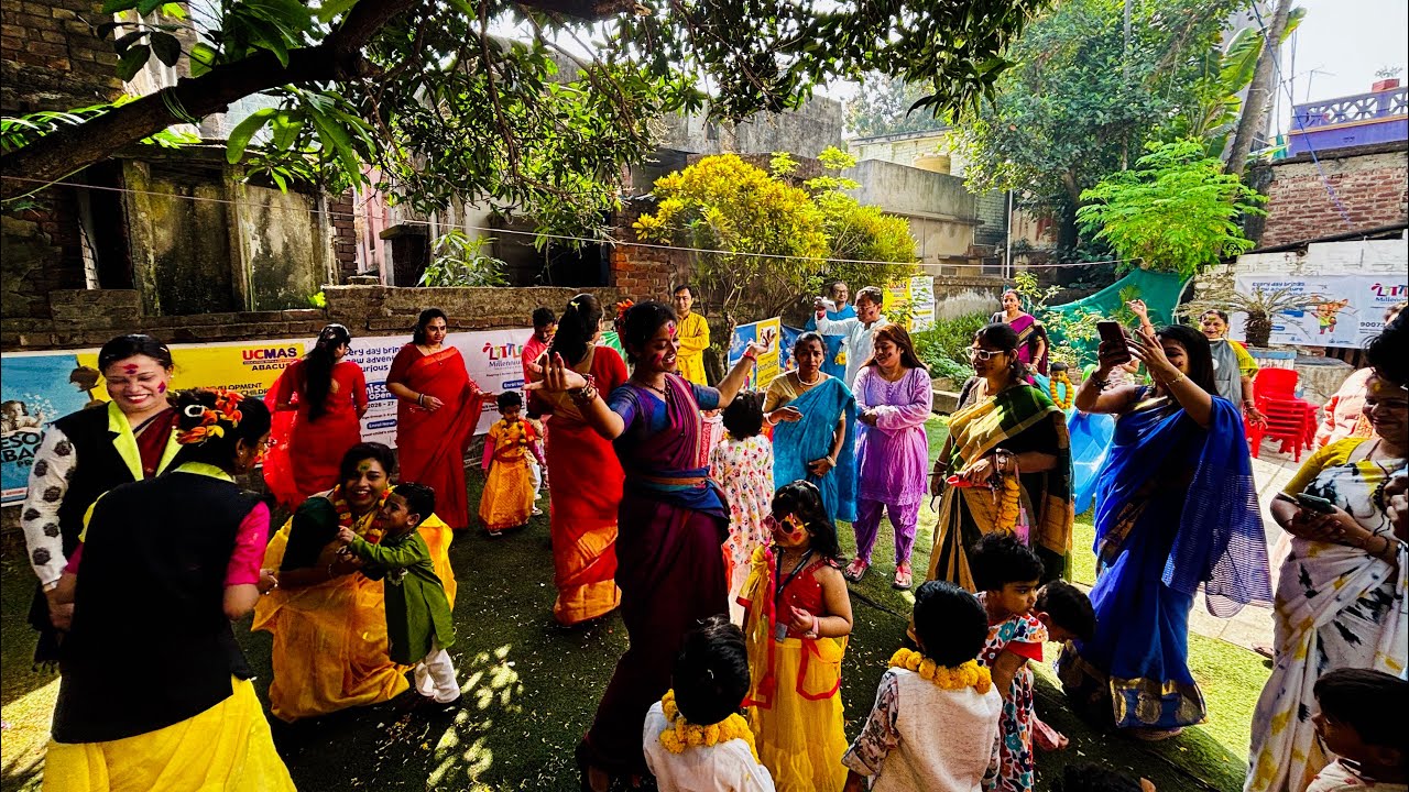 দোল পূর্ণিমার নিশি নির্মল আকাশমৃদু মন্দ বহিতেছে মলয় বাতাস( আদুর স্কুল এ দোল উৎসব পালন)