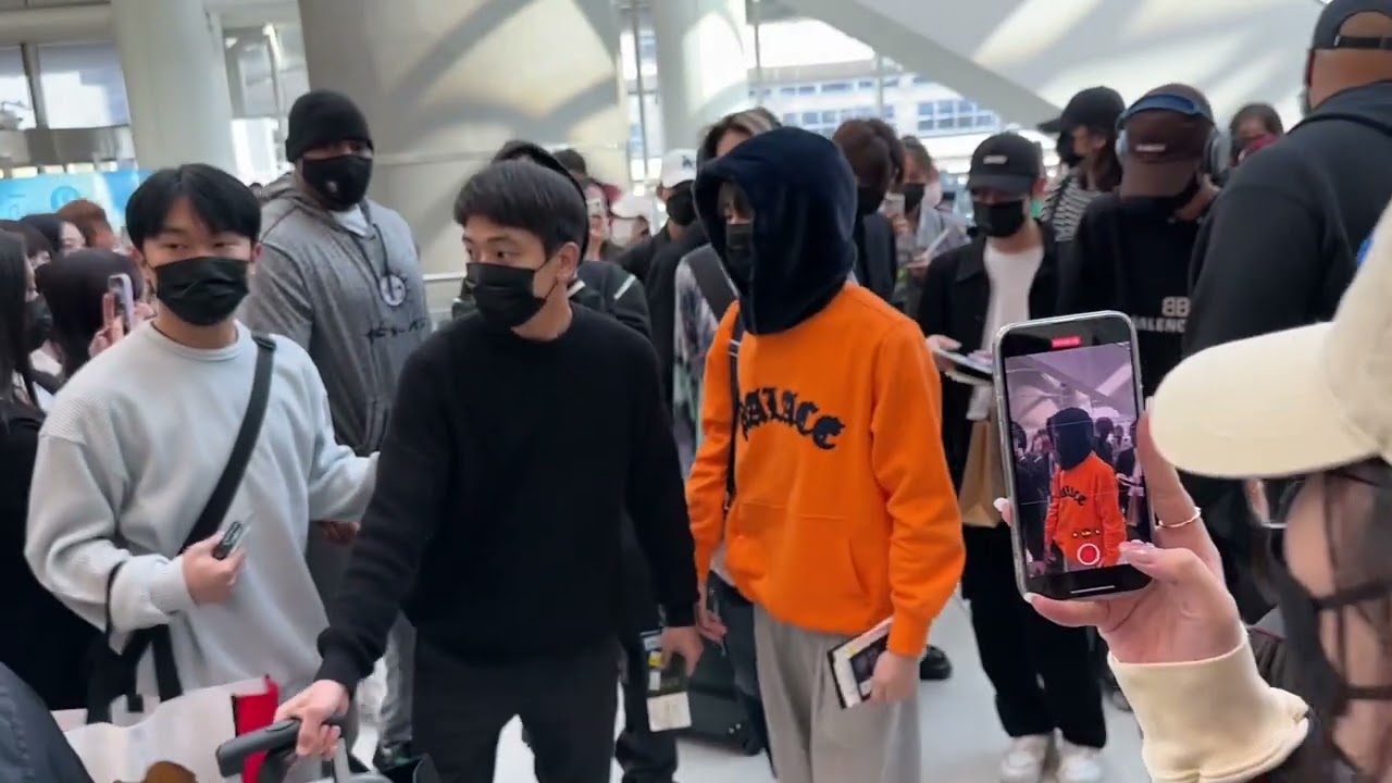 ENHYPEN walk to JFK security gate! #Heeseung #Jay #Jake #Sunghoon #Sunoo #Jungwon, #Ni-ki #ENHYPEN