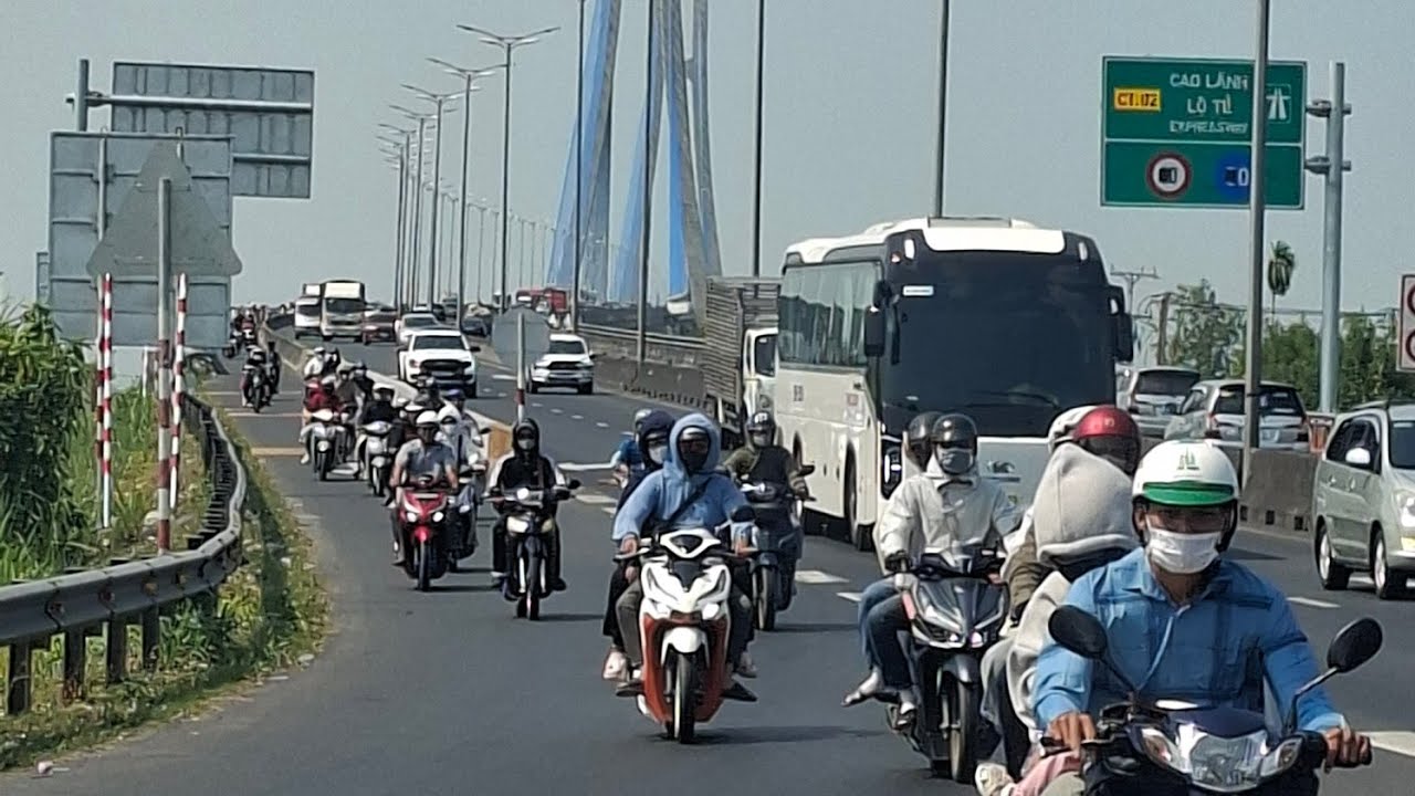 Ngày mùng 6 tết bà con đổ xô lên thành phố không tả nổi #hotientv