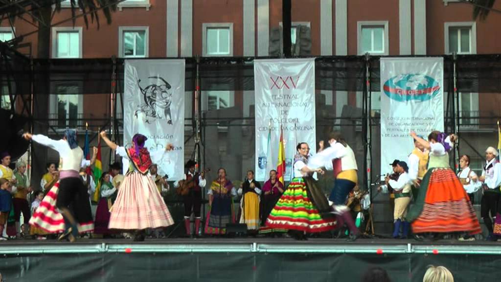 Manchegan traditional folk dance: Seguidilla de Huebras